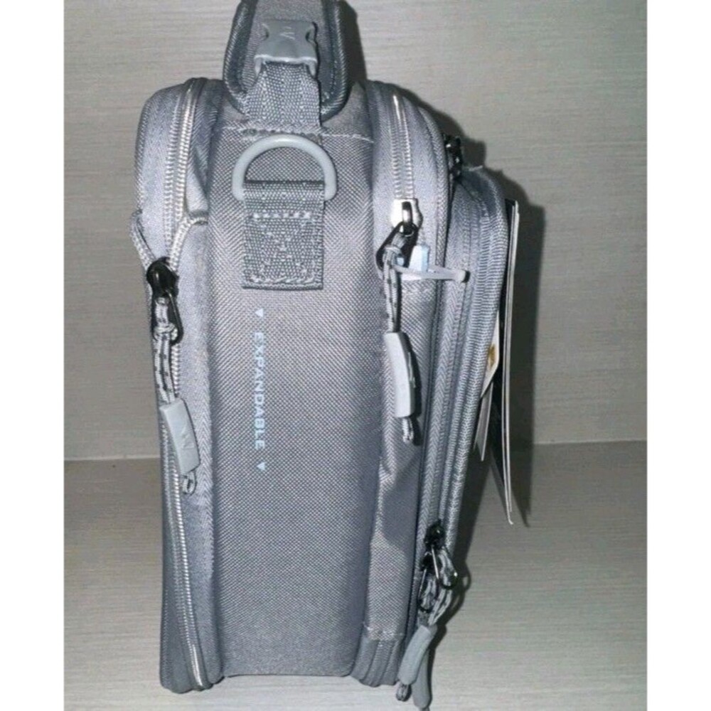 Titan Arctic Zone Molded Lunch Box + 2 Ice Walls Dark Gray NEW - Picture 6 of 7